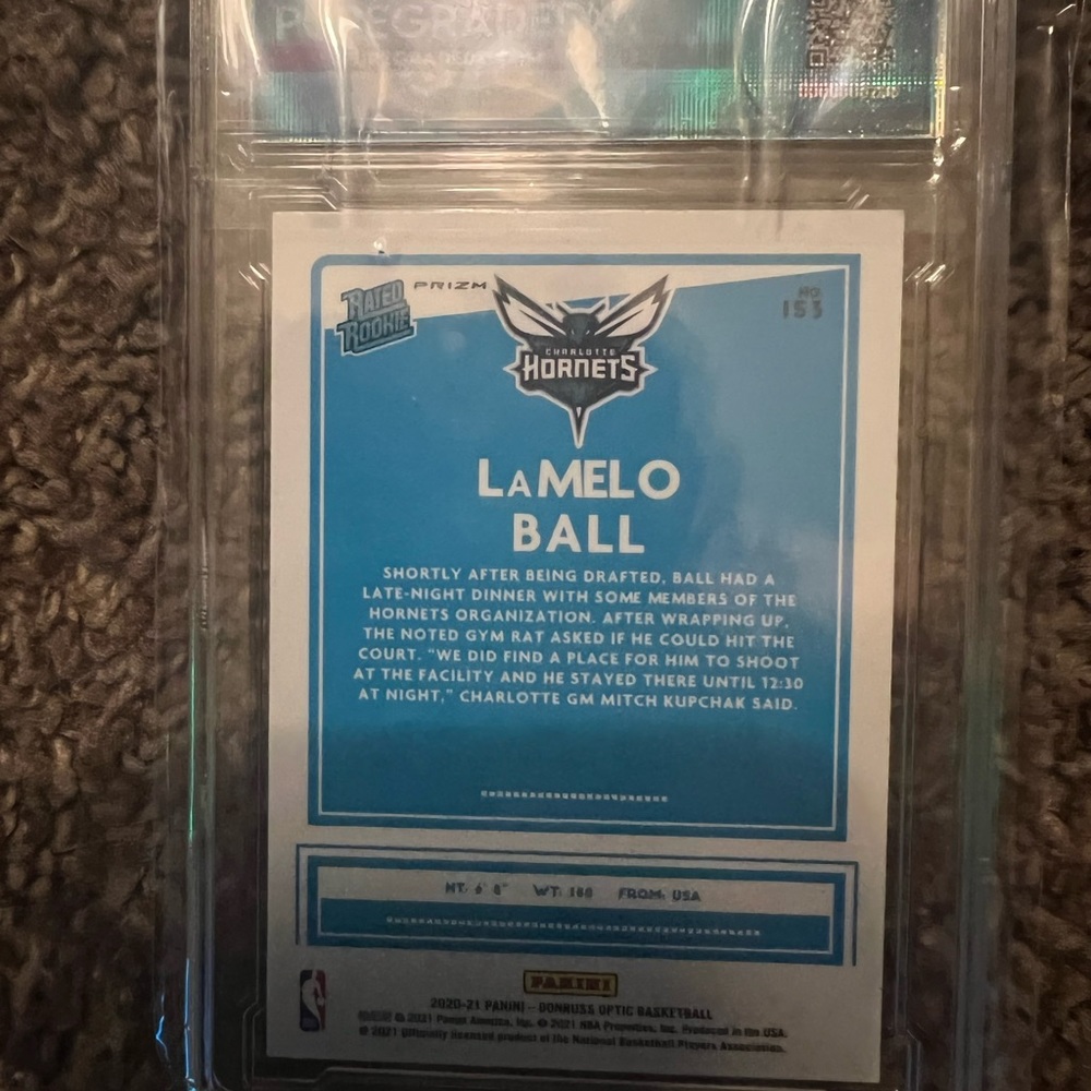Lamelo Ball Rookie Card - Picture 2 of 2
